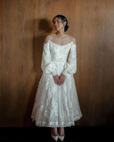 Hian Tjen Dress, Vintage Dress Ideas, Twirly Wedding Dress, Stretch Wedding Dress, Vintage Civil Wedding Dress, Ankle Length Wedding Dress Vintage, Offbeat Wedding Dress, Back Of Wedding Dress Ideas, Plus Size Puff Sleeve Wedding Dress