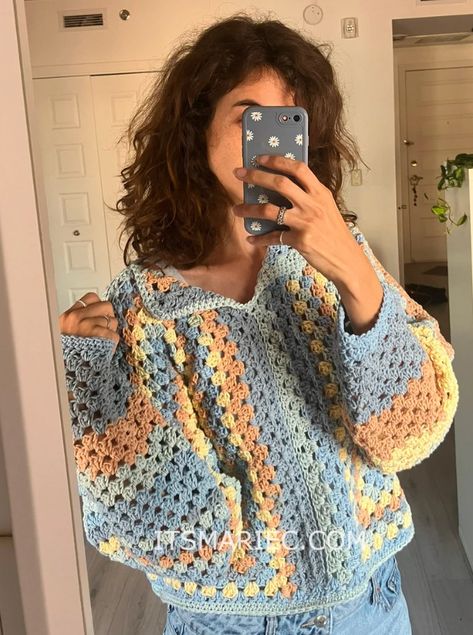 2024 Trends: Grandma Chic with Crochet Granny Stripe Patterns - I Can Crochet That Hexagon Pullover, Granny Hexagon, Cardigan Au Crochet, Granny Square Haken, Crochet Mignon, Confection Au Crochet, Pull Crochet, Crochet Hexagon, Crochet Fashion Patterns