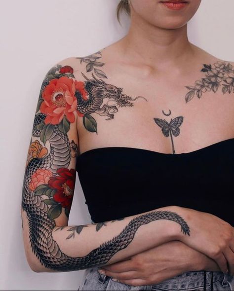 Japanese Leg Tattoo, Japanese Tattoo Women, Feminine Tattoo Sleeves, Dragon Tattoo For Women, Retro Tattoos, Girls With Sleeve Tattoos, Tattoed Women, Traditional Tattoo Sleeve, Tattoos For Women Half Sleeve