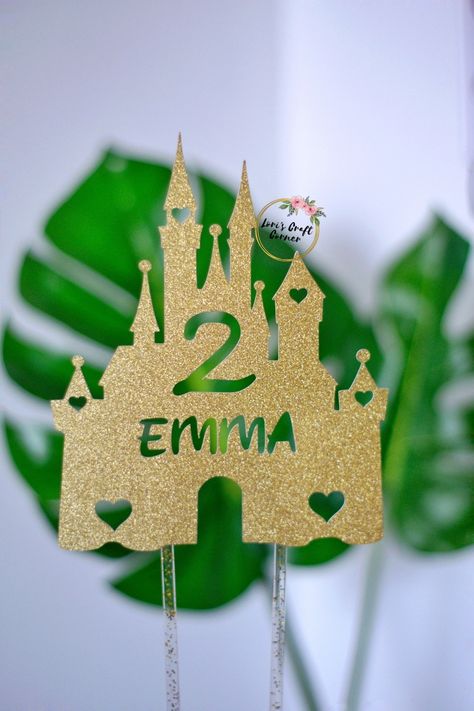 Disney Castle Cake Topper, Castillo Disney, Disney Castle Cake, Disney Princess Birthday Cakes, Castle Cake Topper, 3d Castle, Cricut Cake, Princess Theme Birthday, Princess Birthday Cake