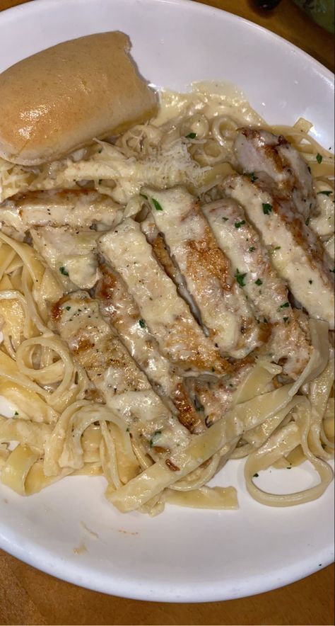 Essen, Unseasoned White Food, Yummy Food Aethstetic, Chicken Alfredo Aesthetic, Pretty Food Dinner, Rich People Food, Boujee Food, White People Food, Food Dump