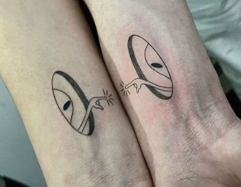 Matching Alien Tattoos For Best Friends, Matching Spooky Best Friend Tattoos, Same Tattoos For Friends, Matching Tatooes Friends, Tattoo Ideas Besties, Matching Tattoos For Best Friends Boy And Girl, Boy And Girl Matching Tattoos, Alien Matching Tattoos, Tattoos For 2 People