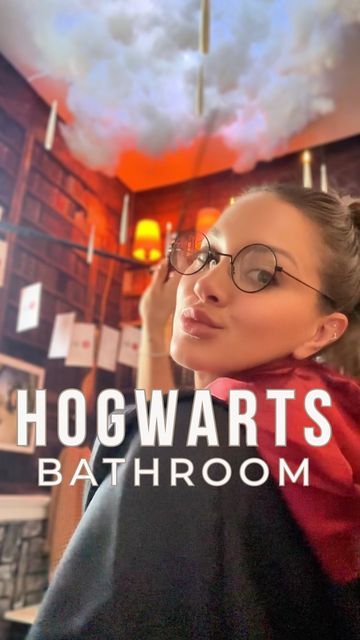 Mary Beth Wilhelm on Instagram: "HOW DID I DUMBLE DO?! The Hogwarts bathroom is so cozy, I just may leave it up all year 😂 Mainly because it was so much work but totally wirth it imo. It’s all about the experience and I have zero chill. 💀 I hope our guests at the Halloween party and y’all love it as much as we do! Share with a Harry Potter lover!! 🧙🏻‍♀️🦉🪄⚡️🧹" Harry Potter Room Ideas Bedrooms, Harry Potter Room Decor Bedroom Ideas, Harry Potter Bathroom Decor, Hogwarts Bathroom, Harry Potter House Decor, Room Decor Harry Potter, Hogwarts Bedroom, Harry Potter Halloween Decorations, Hogwarts Room