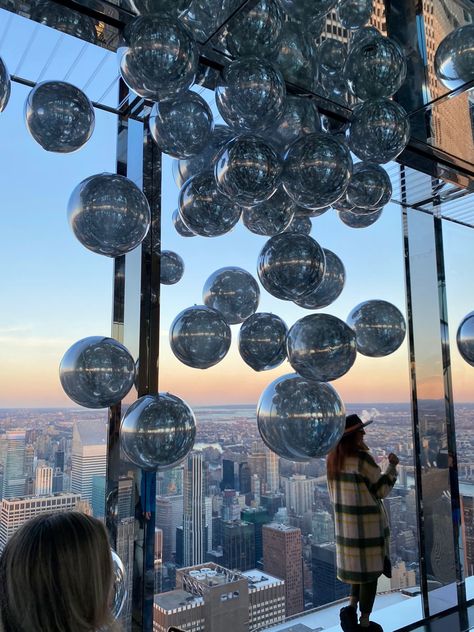 New York Theme Party Decorations, New York Party Aesthetic, Nex York, Summit One Vanderbilt, One Vanderbilt, Silver Balloons, New York Vibes, House Of Balloons, Ny Trip