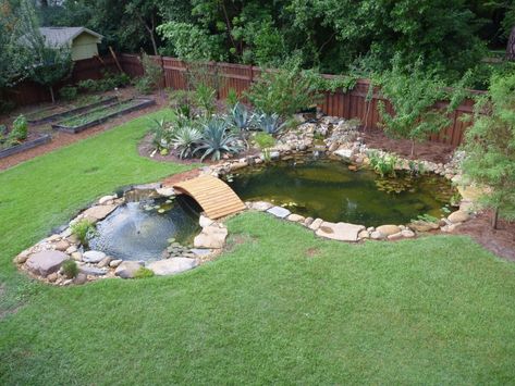 Garden Ponds Ideas, Garden Pond Ideas, Ponds Ideas, Fish Ponds Backyard, Raised Pond, Diy Ponds Backyard, Pond Landscape, Backyard Ducks, Pond Construction