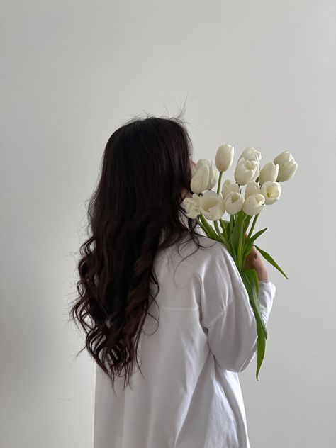 Spring, inspiration, aesthetic Image Girly, Art With Flowers, Beautiful Profile Pictures, Love Work, Drawing Pictures, Flower Photoshoot, Nothing But Flowers, Photography Posing Guide, Girls With Flowers