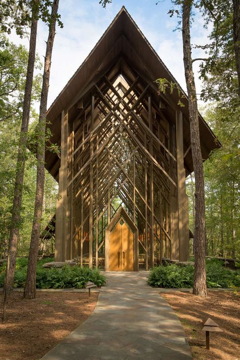 Beautiful chapels in Arkansas - reconnect with nature.  Great article on Roadtrippers. Garvan Woodland Gardens, Anthony Chapel, Thorncrown Chapel, Glass Chapel, Woodland Gardens, Hot Springs Arkansas, Modern Church, Arkansas Wedding, Wooden Structure