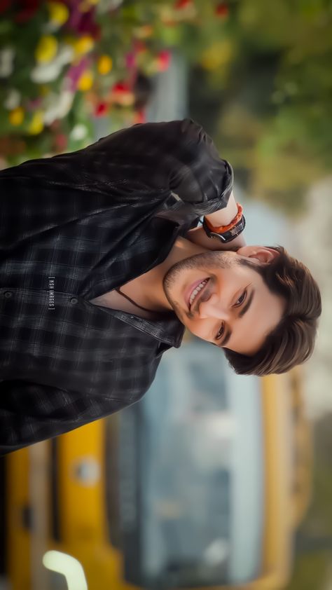 Sarkaru Vaari Paata Movie Images Hd Mahesh Babu Hd Pics, Sarkaru Vaari Paata, Keerthi Suresh, Birthday Background Images, Jesus Photo, Most Handsome Actors, Mahesh Babu, Video Thumbnail, Movie Images