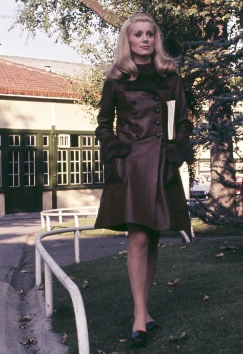 1950 Outfits, Catherine Deneuve Style, 60’s Style, French New Wave, 60s And 70s Fashion, Elsa Peretti, Catherine Deneuve, 1960s Fashion, 60s Fashion