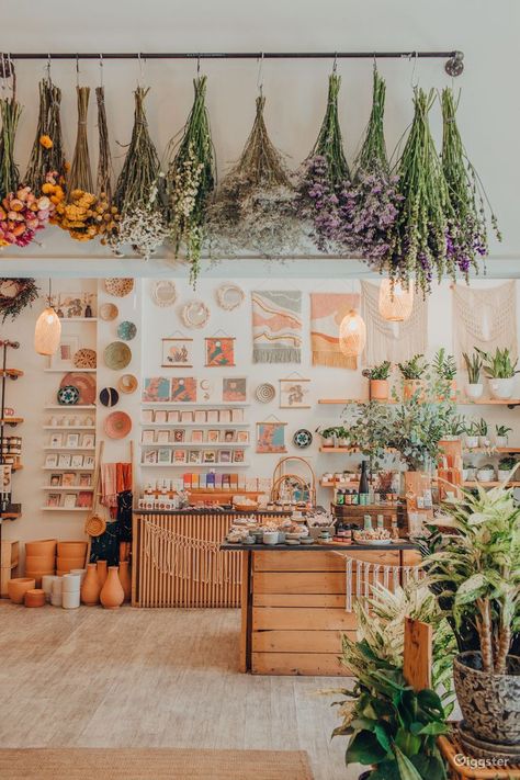 Flower Shop Interiors, Flower Shop Decor, Flower Shop Design, Bakery Design Interior, Grocery Store Design, Deco Luminaire, Store Layout, Coffee Shop Decor, Flower Bar