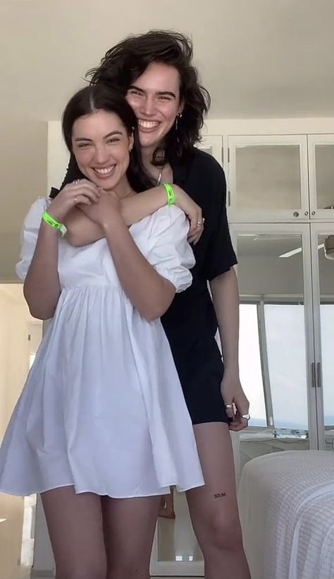 Lesbian Bride, Want A Girlfriend, Women Suits Wedding, Woman Loving Woman, Waiting For Love, Royalty Aesthetic, Adelaide Kane, Cute Lesbian Couples, Lesbian Wedding