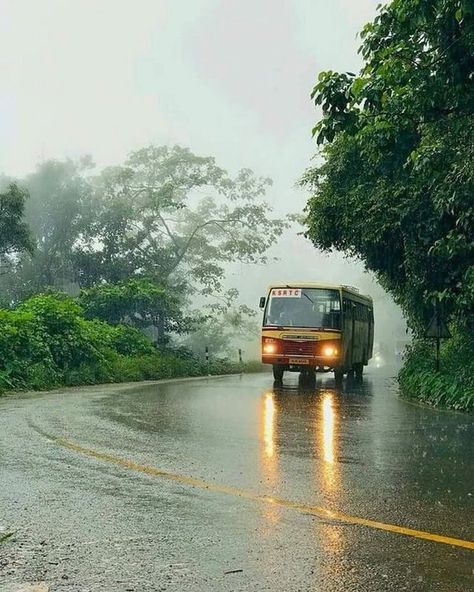 What are some “rainy day” pictures you can only see in India? - Quora Nature, Country Landscape Photography, Rainy Day Pictures, Indian Road, Best Landscape Photography, Kerala Travel, Amazing India, Privacy Landscaping, Day Pictures
