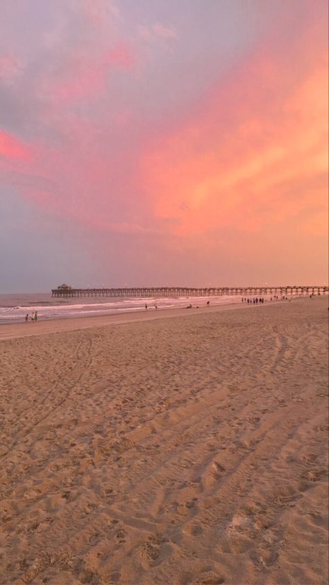 Sandy Beach Aesthetic, Pink Beach Wallpaper, Pink Beach Sunset, Aesthetic Beach Photoshoot, Pinky Wallpaper, Beach Phone Wallpaper, Photoshoot Wallpaper, Aesthetic Beach Pictures, Summer Aesthetic Beach