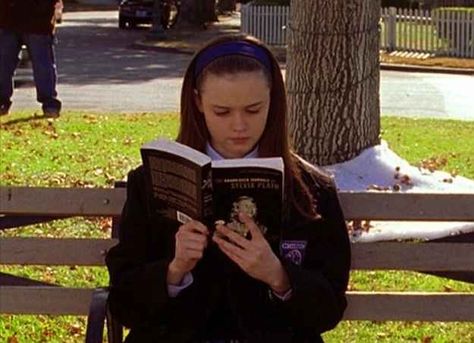 All 339 Books Referenced In "Gilmore Girls" not bc I was a huge Gilmore girls fan, but I always love a good reading list Christine Stephen King, Rory Gilmore Books, Estilo Rory Gilmore, Khaled Hosseini, Gilmore Girls Fan, Gillmore Girls, Elie Wiesel, Fahrenheit 451, Dorothy Parker