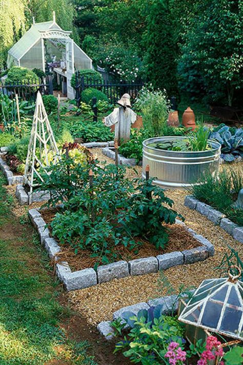 Creative Vegetable Gardener:Beautiful photos of creative and colorful vegetable gardens - Creative Vegetable Gardener Screened In Porch Garden, 12 X 12 Patio Ideas, Vegetable Garden Decorations, Garden Creative Ideas, Creative Vegetable Garden Ideas, Beautiful Vegetable Garden Inspiration, Container Garden Design Layout, Beautiful Vegetable Garden Design, Cheap Gardening Ideas