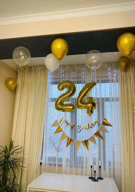 Simple 24th Birthday Decorations, Suprise Birthday Party Adult Ideas, 24th Birthday Ideas Decorations, Surprise Birthday Decorations For Him, Ideas Cumpleaños Mujer, Bday Decoration At Home, Birthday Decor Simple, 24th Birthday Theme, Bdy Decoration