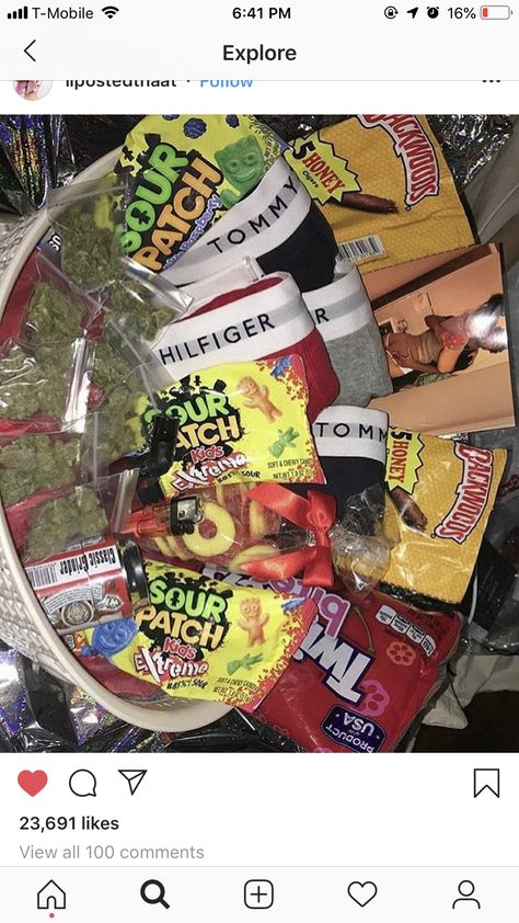 Gift Baskets For Your Boyfriend, Baskets For Your Boyfriend, Gifts For Boyfriend Baskets, Birthday Gifts For Boyfriend Baskets, Bf Gift Ideas Birthday, Pounds Of Zaza, Basket For Your Boyfriend, Bong Decorating Ideas, Bae Gift