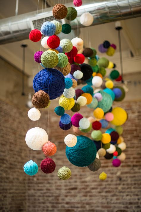 // Craft Shop Window Display, Kerajinan Diy, غلاف الكتاب, Art Yarn, Yarn Diy, Baby Colors, Yarn Ball, Yarn Shop, Yarn Art