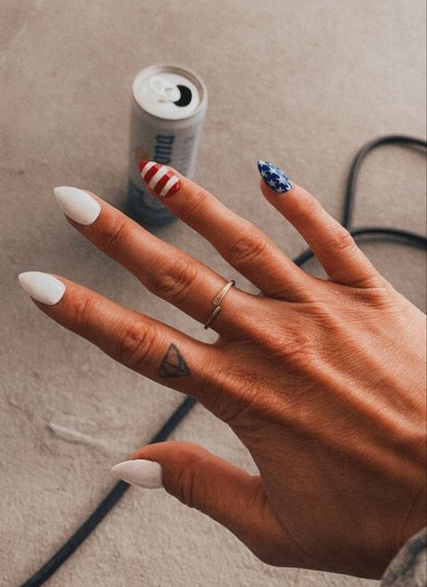 July 4th Nails Easy Simple, America Nail Art, 4th Of July Nails For Short Nails, America Nails Simple, Cute Nails For Moms, White Nails With Red And Blue Design, Cute 4th Of July Nails Almond Shape, Simple Fourth Of July Nails Gel, Nails For Your Boyfriend