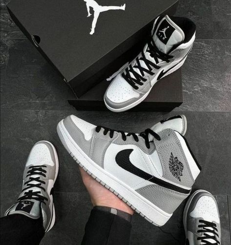 Grey Dunks, Men Jordan Shoes, Jordan 1 Outfit Men, Nike Shoes Photo, Sepatu Air Jordan, Nike Shoes (men), Branded Shoes For Men, Diy Sneakers, Trendy Shoes Sneakers