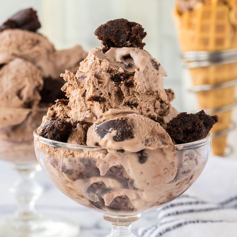 Chocolate Brownie Ice Cream Recipe Fav Dessert Ice Cream, Chocolate Ice Cream Aesthetic, Pictures Of Ice Cream, Chocolate Ice Cream Sundae, Choco Ice Cream, Doctor Study, Brownies Ice Cream, Ice Cream Lab, Ice Cream Brownie