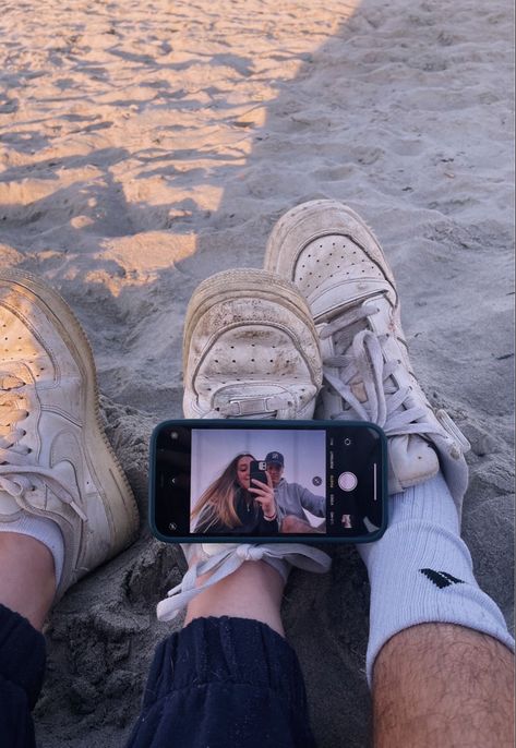 Dating Pics Couple Picture Ideas, Beach Couple Pictures Night, Beach Date With Boyfriend, Aesthetic Beach Pics With Boyfriend, Beach Date Pictures, Soft Release Boyfriend, Beach Soft Launch, Beach Aesthetic Couple Photos, Beach With Boyfriend Aesthetic
