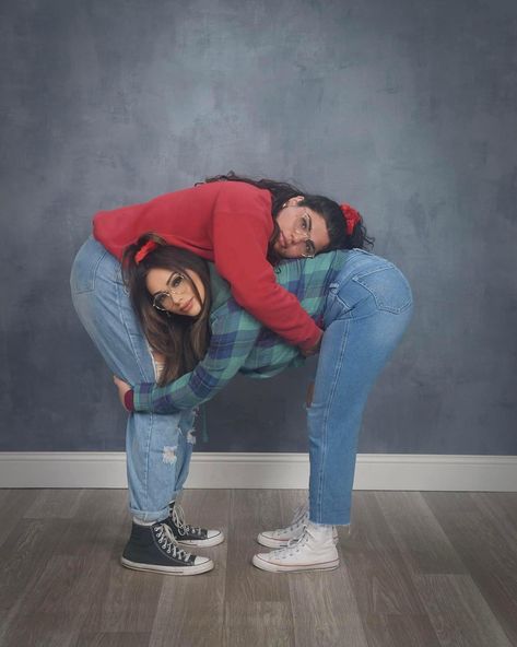 Honade Chapman - awkward JC penny photoshoot pose ideas 😂📸 Awkward Valentine Photos, Photo Shoot Ideas Poses, Awkward Photos Siblings, Jcpenney Photoshoot Couple, 90s Best Friend Photoshoot, Akward Photoshoot Ideas, Akward Couple Poses, J.c. Penney Photo Shoot, Funny Picture Poses Friends