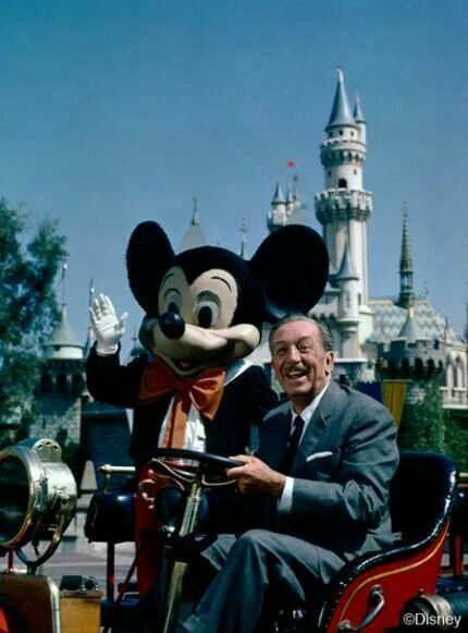 Mikey and Walt Walt Disney Paris, Disneyland Vintage, Disney Amor, Disneysea Tokyo, Disney Parque, Foto Disney, Walter Elias Disney, Disney Logo, Retro Disney