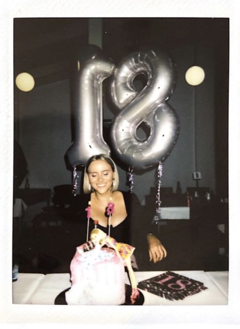 Poloroid Pictures Ideas Birthday Parties, Legal Birthday Ideas, 18th Birthday Astethic, Happy Birthday Aesthetic Photos, 18th Birthday Photos, 18th Birthday Pics, Birthday Polaroid Pictures, Birthday 18th Girl, 19th Birthday Aesthetic