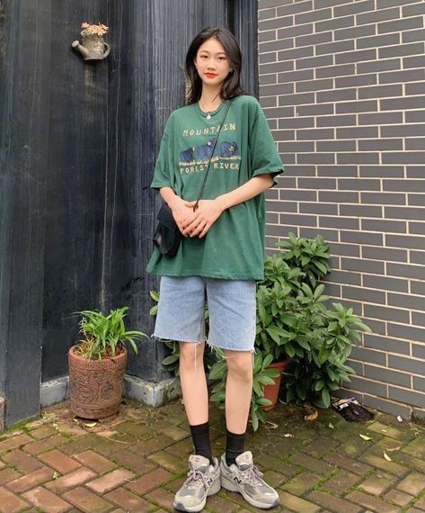 Tomboyish Summer Outfits, Asian Shorts Outfit, Korean Jean Shorts Outfit, Tshirt Outfit Korean Style, Simple Boyish Outfits, Big Shirt And Shorts Outfit, Cute Tomboy Outfits Summer, Short Outfits Korean, Oversized Summer Outfit