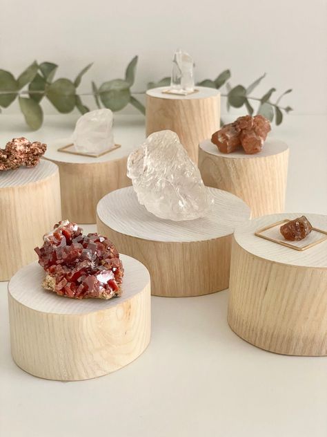 How To Display Crystals, Crystal Shop Display, How To Display Crystals And Stones, How To Display Rocks, Rock Storage, New England Forest, Crystal Collection Display, Boho Jewelry Display, Rock Collection Display