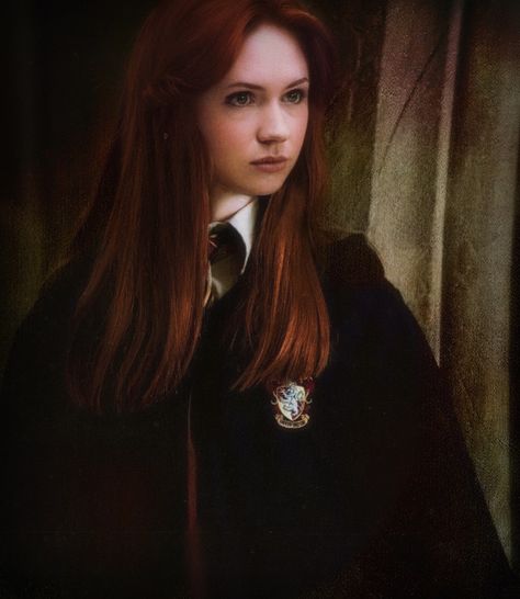 #lilyevans #karengillan #lilypotter #marauders #atyd #maraudersera #harrypotter #lilyevanspotter #thevalkyries Karen Gillan, Hp Characters, Lily Evans Potter, Potter Fanart, Marauders Dr, Lily Potter, Regulus Black, Lily Evans, Harry Potter Fan Art