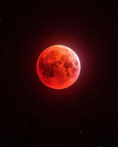 Lunar Eclipse Aesthetic, Rami Astro, Eclipse Aesthetic, Eclipse Photography, Nasa Spacex, Total Lunar Eclipse, Cute Fall Wallpaper, Moon Photography, Total Eclipse