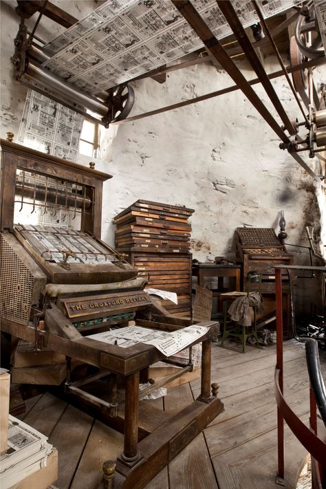 Vintage Printing Press, Gutenberg Printing Press, Daniel Radcliffe Emma Watson, Press Printing, Newspaper Printing, Printing Shop, Direct Mail, Newsies, Published Author