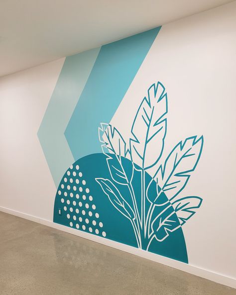 Mural Geometric Wall, Wall Motifs Design, Wall Murals For Office, Office Mural Ideas, Mural Wall Art Paintings, Office Wall Design Ideas Creative, Mural Wall Art Creative, Office Mural Wall, Geometric Mural Wall