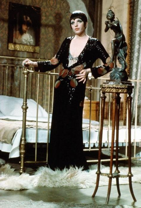 Cabaret Costume, Hollywood Costume, Burlesque Costumes, Liza Minnelli, Foto Art, Movie Costumes, Musical Movies, Famous Women, Cabaret