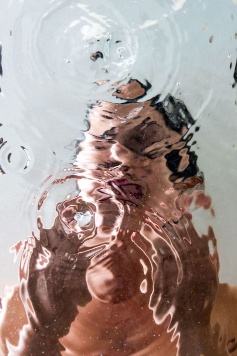 Water Photography, Blur Poster, Distortion Photography, Photographie Art Corps, Aesthetic Doctor, Photographie Portrait Inspiration, Experimental Photography, Morning Skin Care Routine, Heart Pictures