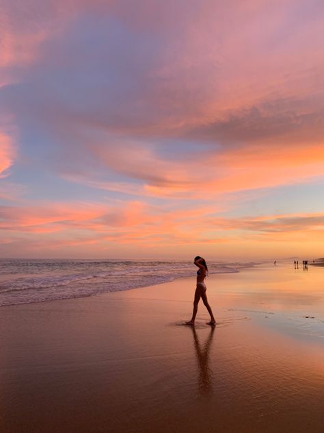 Menorca, Sunrise Beach Photography, Beach Inspo Pics Sunrise, Sunrise Beach Photos, Sunrise Beach Pics, Beach Sunset Poses, Sunrise Beach Pictures, Haley Core, Sunset Beach Pics