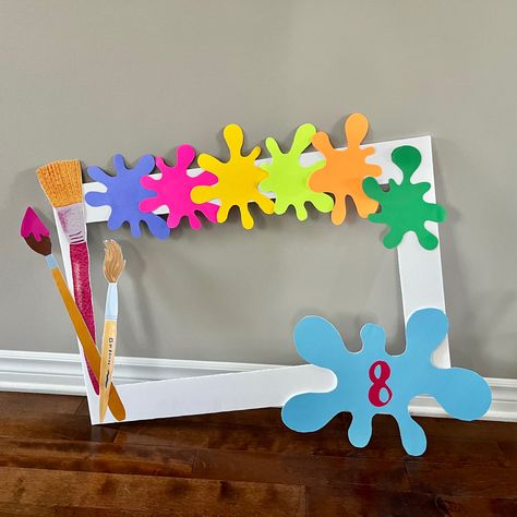 Recycling Decoration Ideas, Art Theme Photo Booth, Art Photo Shoot Ideas, Artist Party Decorations, Color Parties Ideas, Art Party Photo Booth, Paint Party Activities, Paint With A Twist Ideas Parties, Paint Themed Birthday Party Decor