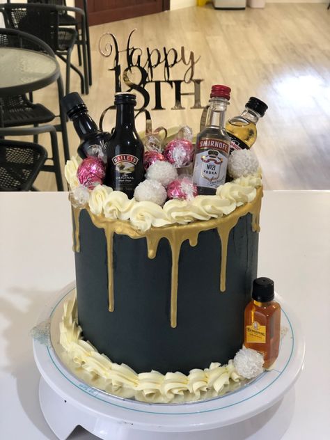 Alcohol Cake Design For Women, Alcohol Theme Cake, Alcohol Birthday Cake, Booze Cake, Delish Cakes, Alcohol Cake, Decorating Food, Filipino Dish, Coffee Ice Cubes