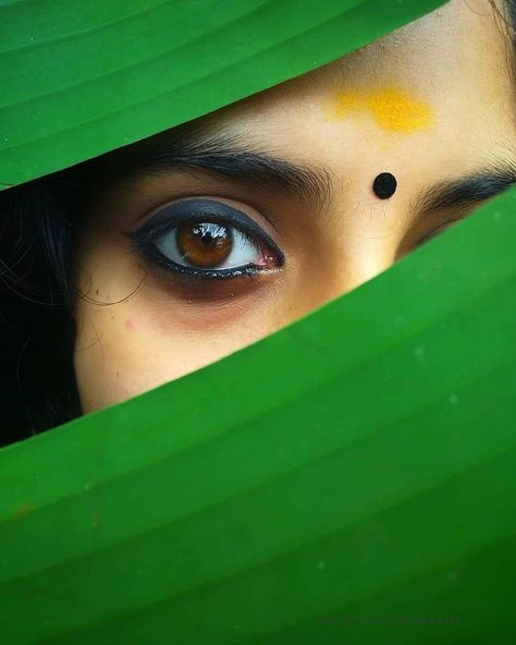 Eye Killer, Indian Eyes, Pre Wedding Photoshoot Outdoor, New Pic, Saree Photoshoot, Stylish Photo Pose, Eye Photography, Couple Photoshoot Poses, Animated Love Images