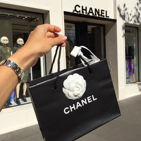 Chanel shopping Chanel Shopping Bag Aesthetic, Designer Shopping Bags Aesthetic, Gabriel Chanel, Chanel Shopping Bag, Low Ball Glasses, Chanel Shopping, Chanel Wall Art, Dior Star, Paris Shopping