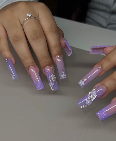 Purple Nails Acrylic Butterfly, Latina Nail Designs Purple, Purple And Silver Quince Dress, Purple Silver Nails Designs, Purple Quince Nails Medium, Purple Quinceanera Nails Butterfly, Lilac Nails Design Butterfly, Sweet 16 Party Ideas Lavender, Purple Quince Court