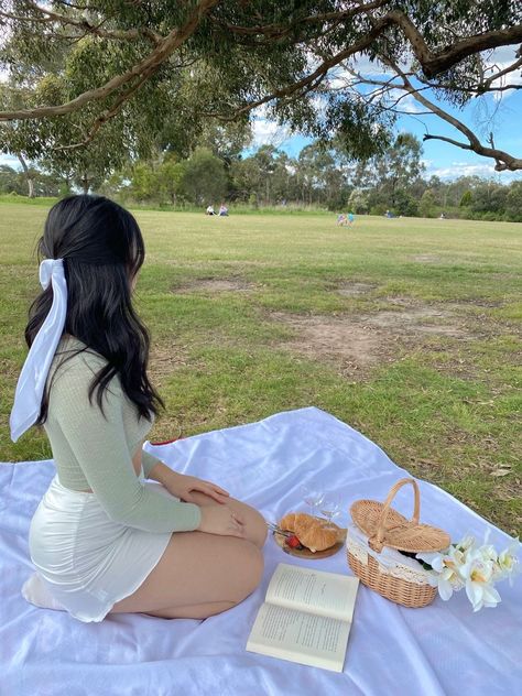 Picnic Date Outfits, Picnic Photo Shoot, Picnic Pictures, Picnic Photography, Picnic Inspiration, Picnic Outfits, Spring Photoshoot, Picnic Birthday, Picnic Dress