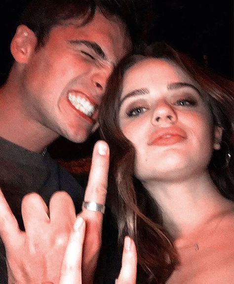 The kissing booth/Joey King & Jacob Elordi Joey King Selfie, Jacob Elordi And Girlfriend, Young Jacob Elordi, Jacob Elordi With Fans, Elle And Noah The Kissing Booth, Joey King Kissing Booth, Jacob Elordi Kiss, Jacob Elordi The Kissing Booth, Jacob Elordi Smile