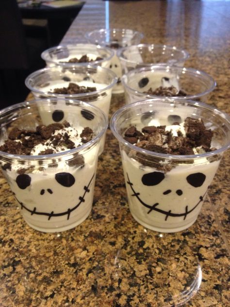 Jack Skellington ice cream cups,Oreos,vanilla ice cream,DIY,party Jack Skellington Party Food, Jack Skellington Party Favors, Nightmare Before Christmas Birthday Food Ideas, Jack Skellington Centerpieces, Jack Skellington Birthday Party Ideas, Nightmare Before Christmas 2nd Birthday, Nightmare Before Christmas Party Games, Diy Jack Skellington Decoration, Jack Skellington Baby Shower Ideas