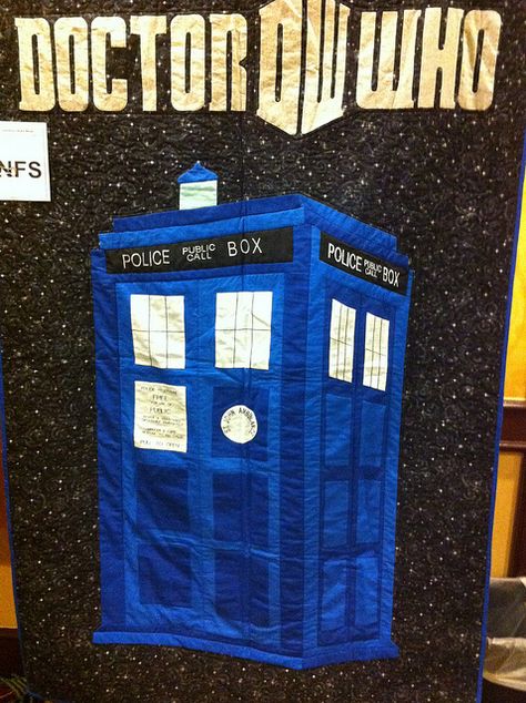 TARDIS quilt by nonelvis, via Flickr Patchwork, Tardis Quilt Pattern, Tardis Quilt, Doctor Who Quilt, Doctor Who Crafts, Quilt Big, Doctor Who Fan Art, Free Motion Quilt Designs, Patchwork Quilt Patterns