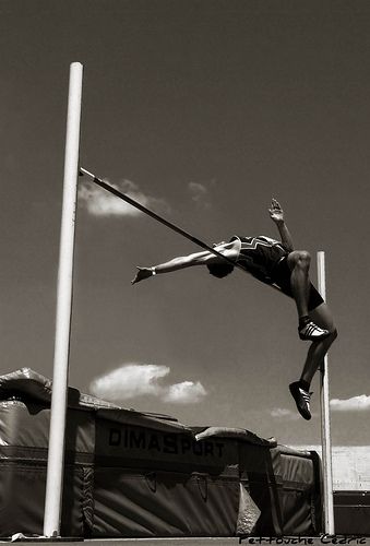 High jump....if only i could jump that high.  Comment down below how high you can jump I can jump 1.34m Triple Jump, High Jump Pictures, Long Jump Photography, High Jump Photography, High Jump Senior Pictures, Athletics Photography, Athletics Aesthetic, Athletic Pictures, Women Athletes