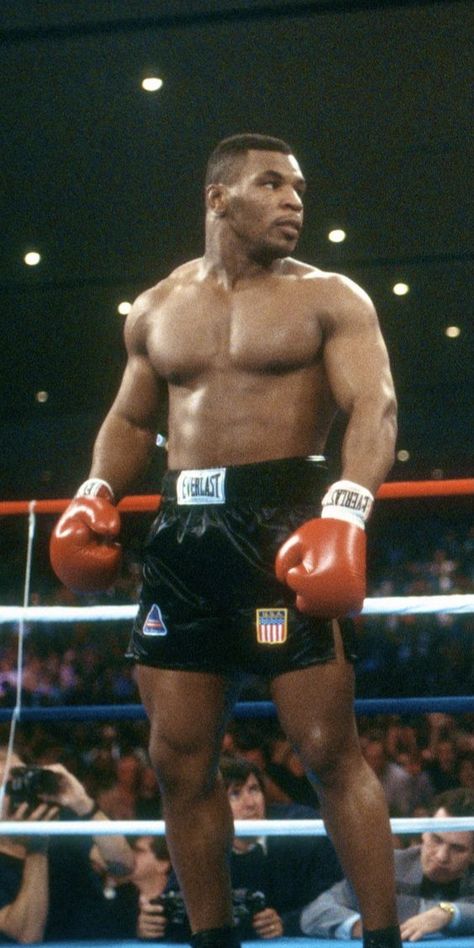 Mighty Mike, Mike Tyson Boxing, Larry Holmes, Boxing Images, Muhammed Ali, Boxing Posters, Cool Nike Wallpapers, Boxing History, Professional Boxer