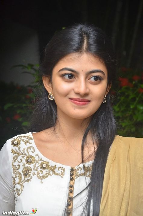 Anandhi 25 December, Grace Beauty, Teen Girl Dresses, Hot Images, Tamil Actress, Beautiful Bollywood Actress, Cute Beauty, India Beauty, Actress Photos